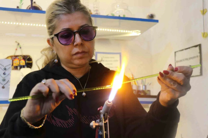 Buldan’da bin 200 derecelik ateşte camı sanata dönüştürüyor
