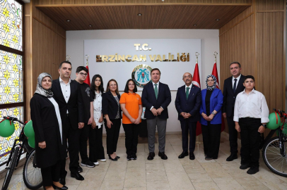LGS'de 500 tam puan alan 3 öğrenci ödüllendirildi