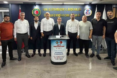HAK-İŞ İl Başkanı Aküzüm: "Bu tarihi direniş, bir daha yaşanmamak üzere tarihin altın sayfalarına demokrasiye sahip çıkan milletin zaferi olarak yazılmıştır"
