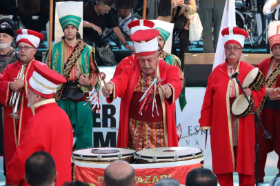Eskişehirliler 15 Temmuz için tek yürek oldu, meydanda adım atacak yer kalmadı
