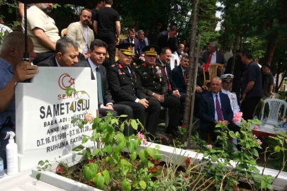15 Temmuz şehitlerinden Samet Uslu, şehadetinin 10. yılında kabri başında dualarla anıldı
