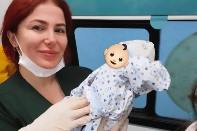 Hastaneye sevk edilen hamile kadın ambulansta doğum yaptı
