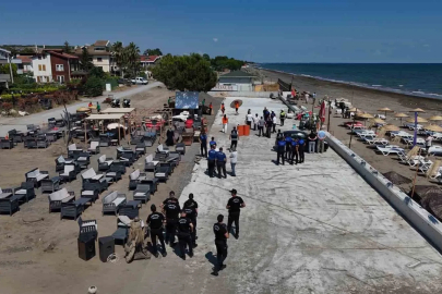 Atakum sahilinde işgal denetimi: Kumsaldaki masa, sandalye ve şezlonglar kaldırıldı
