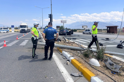 Erzincan'da 5 kişinin yaralandığı trafik kazası kamerada