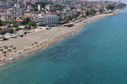 Akçakoca’da termometreler 37 dereceyi gösterdi, sahiller doldu taştı
