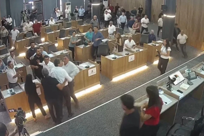 CHP’li belediye başkanının AK Partili meclis üyesinin üzerine yürüdüğü anlar kamerada

