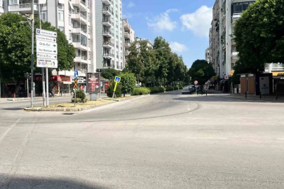 Adanalılar sıcaktan kaçtı, cadde ve sokaklar boş kaldı
