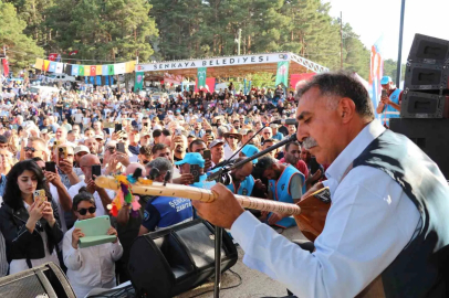 Şenkaya’da Bal Festivali’nde rekor katılım: 20 bin kişi Şirankes’te buluştu
