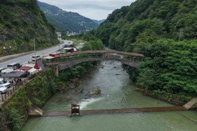 Tarihi Kiremitli Köprü turistlerin gözdesi oldu
