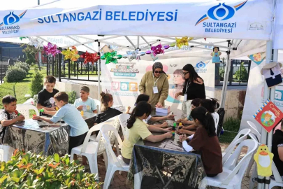 Çocuklar Sultangazi Kitap Kafe etkinliklerinde hem öğrenip hem eğleniyor
