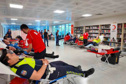 Tekirdağ’da polis ve jandarmadan örnek dayanışma: Kızılay’a kan bağışı
