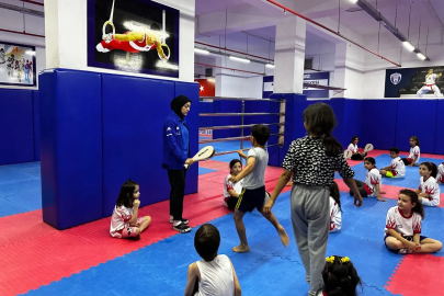 Kağıthane Belediyesi’nin düzenlediği Yaz Spor Okulları’nda eğitimler hızla devam ediyor
