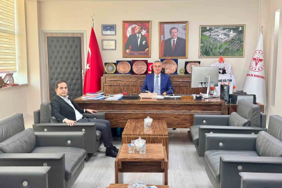Başkan Aküzüm, sağlık çalışanlarının sorunlarını İl Sağlık Müdürü Asiltürk’e iletti
