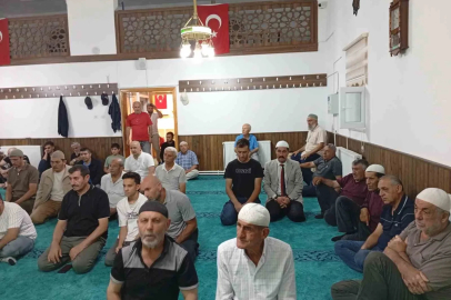 Bu cami yatsı namazlarında dolup taşıyor
