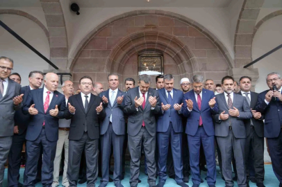 Tarihi Fetih Camii restorasyonun ardından ibadete açıldı
