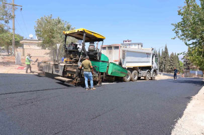 Kahramanmaraş’ta asfalt işçileri bunaltıcı sıcağa rağmen mesaisini sürdürüyor
