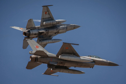 Romanya, hava sahasına izinsiz giren İHA'yı F-16 ile düşürdü