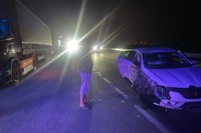 Erzincan'da tır ile otomobilin çarpıştığı kaza güvenlik kamerasına yansıdı