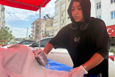 Babasının Torosların zirvesinde ağaç motoruyla kesip getirdiği karlar, 14 yaşındaki Kübra’nın tezgâhında alıcı buluyor
