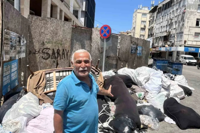 Seyhan’da çöp konteynerleri taştı, cadde ve sokaklar çöple doldu

