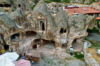 3 bin yıllık Frig Vadisi yaz sezonunda ziyaretçi akınına uğruyor
