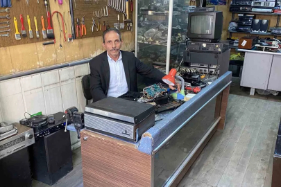 80’ler Sokağı’nın zamana direnen son ustası: Yarım asırdır geçmişin sesini onarıyor
