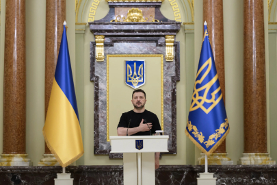 Zelenskiy: Rusya'nın iç kesimlerindeki petrol tesislerini vurduk