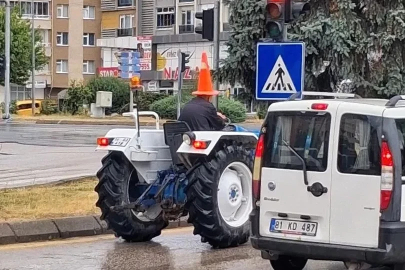 Bolu’da traktör sürücüsünden yağmura karşı ’dubalı’ önlem
