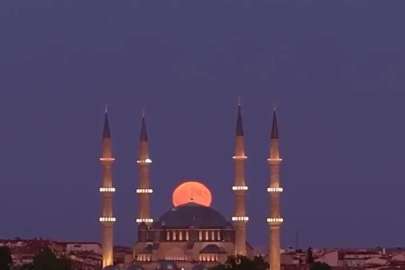 Dolunay, Selimiye Camii ile aynı karede

