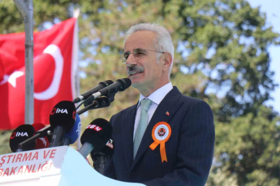 Bakan Uraloğlu: "Ayasofya ile yaşıt 1500 yıllık Sangarios Köprüsü’nü şehrimizin simgesi olarak yeniden canlandırdık"
