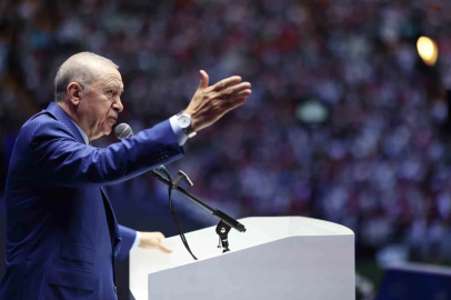 Cumhurbaşkanı Erdoğan: "Gençlerimizin en iyi şekilde yetişmeniz için tüm gücümüzle çalışıyoruz"
