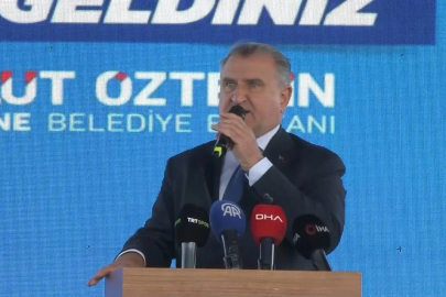 Osman Aşkın Bak: "Yüzme Bilmeyen Kalmasın’ projesiyle, bu zamana kadar yaklaşık 12 milyon çocuğumuza hizmet ettik"
