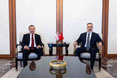 Bakan Fidan, KKTC Başbakanı Ünal Üstel ile görüştü
