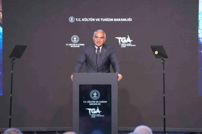 Bakan Ersoy: "Turizm geliri ilk 6 ayda 25,7 milyar dolar oldu"
