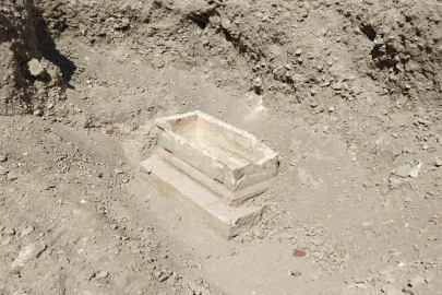 Çevre düzenlemesinde çıkan lahit, inşaatı durdurdu
