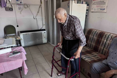 93 yaşında iş yerinde yaşıyor
