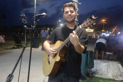 Gündüzleri elektrik tesisatı döşüyor, geceleri gitar çalıyor

