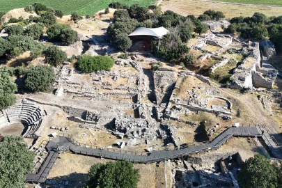 5 bin 600 yıllık medeniyete ev sahipliği yapan Troya Ören Yeri Kazılarında, Troya Savaşı’nın izleri aranıyor
