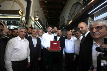 Bakan Kurum, Kahramanmaraş’ta Kapalıçarşı’yı ziyaret etti

