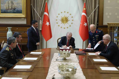 Cumhurbaşkanı Erdoğan YAŞ kararlarını imzaladı
