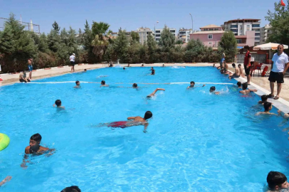 Sıcak havada havuzlar dolup taşıyor
