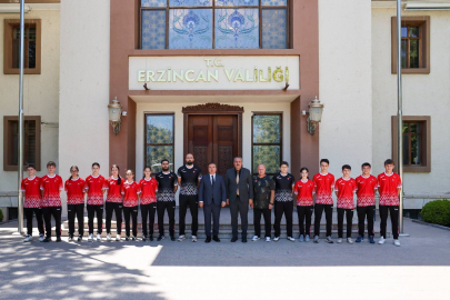 Milli badmintoncular Avrupa Şampiyonası öncesi Erzincan'da kampta