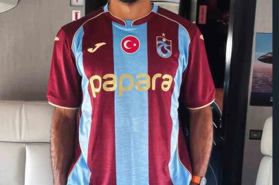 Muhammed Salah uçağa bindi, Trabzonspor formasını giydi
