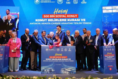 Bakan Kurum’un katılımıyla Hatay’da 8 bin 500 hak sahibinin konutu belirlendi
