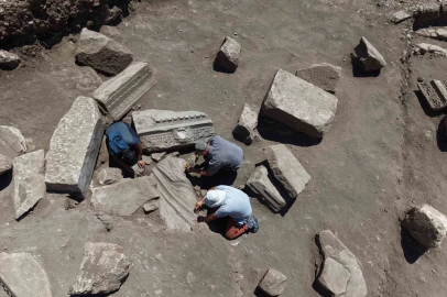 Aspendos’ta şifanın bin 800 yıllık dev heykeli gün yüzüne çıktı
