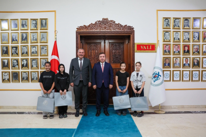 Vali Aydoğdu başarılı karatecileri makamında ağırladı