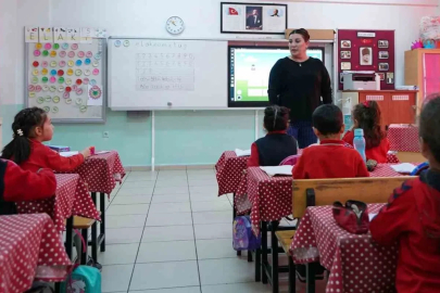 Her ikisi de sözleşmeli öğretmen olan eşlerin aile birliğine bağlı iller arası yer değiştirme duyurusu yayımlandı
