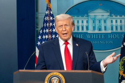 Trump'tan Umman'a 'Hürmüz Boğazı' tehdidi: Yolumuza çıkarlarsa bombalarız