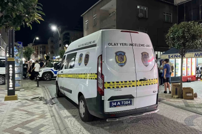 Bağcılar’da komşusunu bıçaklayıp, sokağa rastgele ateş açtı: 4 yaralı
