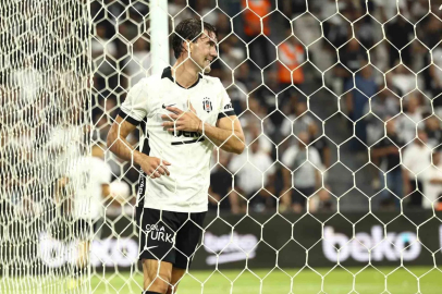 Dusan Vlahovic ilk kez Beşiktaş formasını giydi
